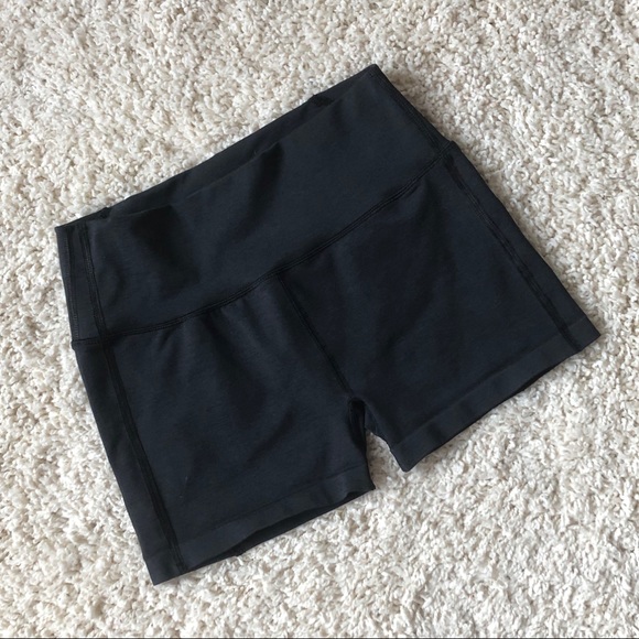 Alphalete Pants - ALPHALETE black shorts